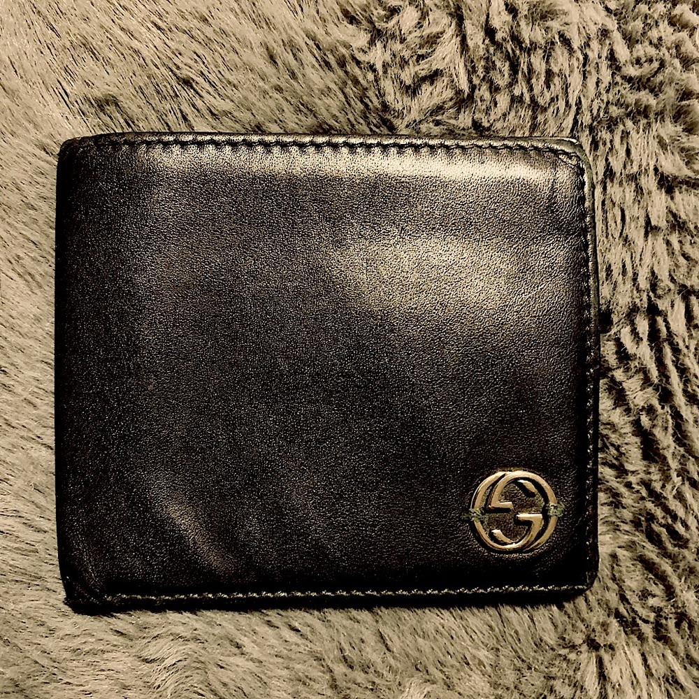 Men’s Gucci wallet.